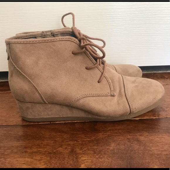 Shoes - Picture 2 of 3